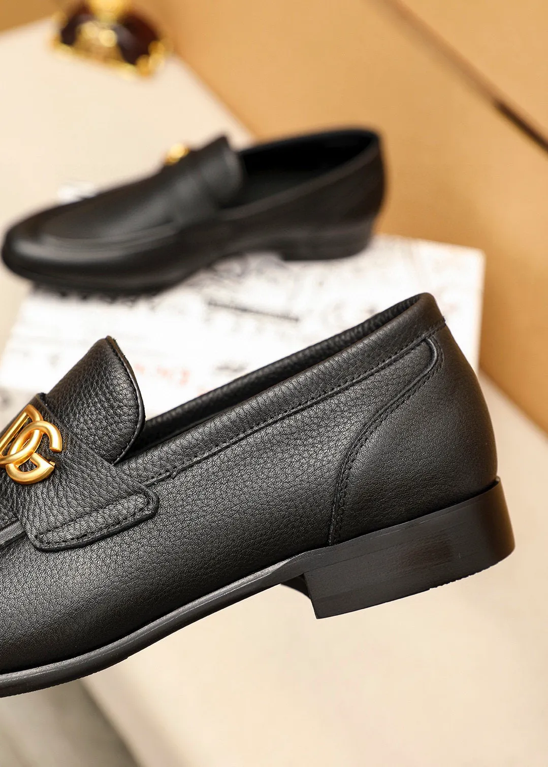 Men's clothing and shoes 💰460 💐DG top quality🔍🔍Men's new leather shoes🚹Sold simultaneously at counters⚠The uppers are imported open-edge beaded cowhide leather uppers from Italy, fully imported cowhide leather lining + classic hardware buckles, completely 1⃣️to 1⃣️reproduction🇮🇹💪💪, ⚠ Sole: The original sole is specially provided by the original factory. The exclusive movable molded sole is super comfortable. ⚠The original factory follows the order, 🔍🔍high quality, you can enter and exit the counter at will, welcome to compare⚠Size: 38-44 (45.46🉑️Customized)